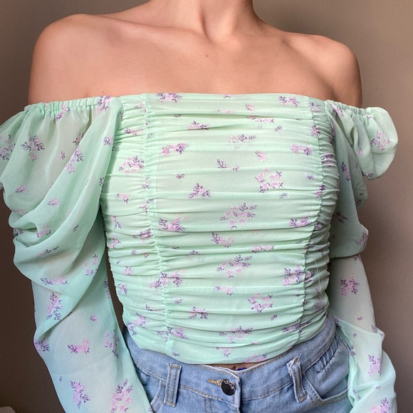 H&M floral ruffle top - Picture 2 of 4